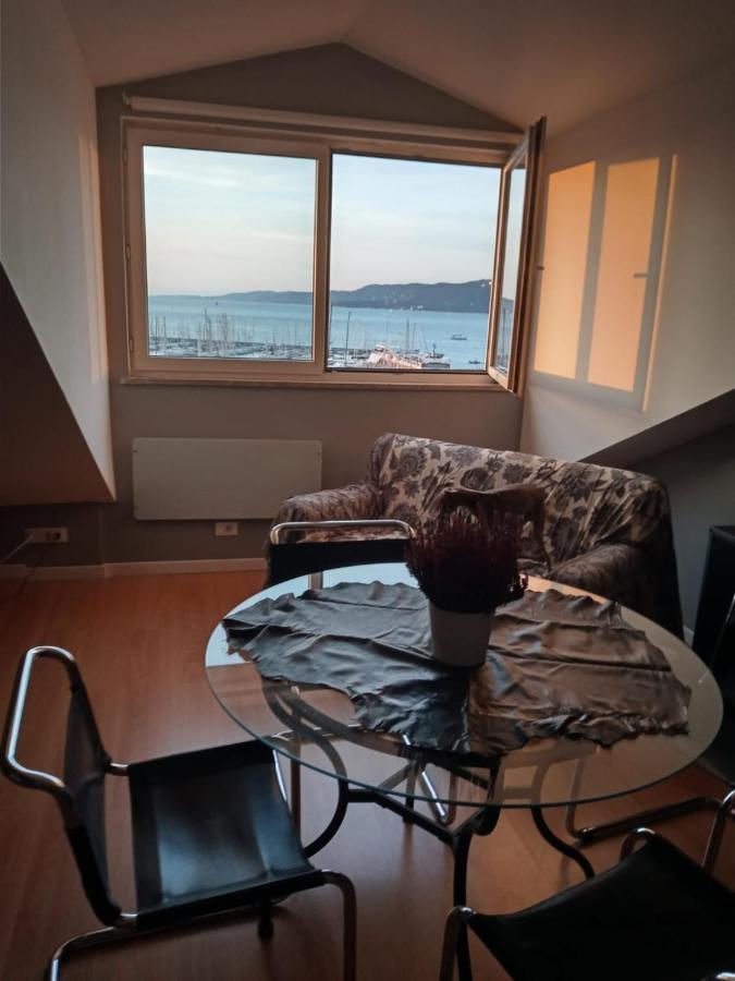 Mansarda Centrale Vista Mare Apartment Trieste Exterior photo